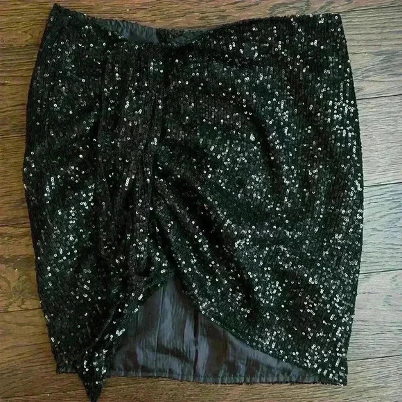 NWT Lioness Diamonds In The Sky Mini Skirt Black Sequins Party Summer Medium - Picture 12 of 14